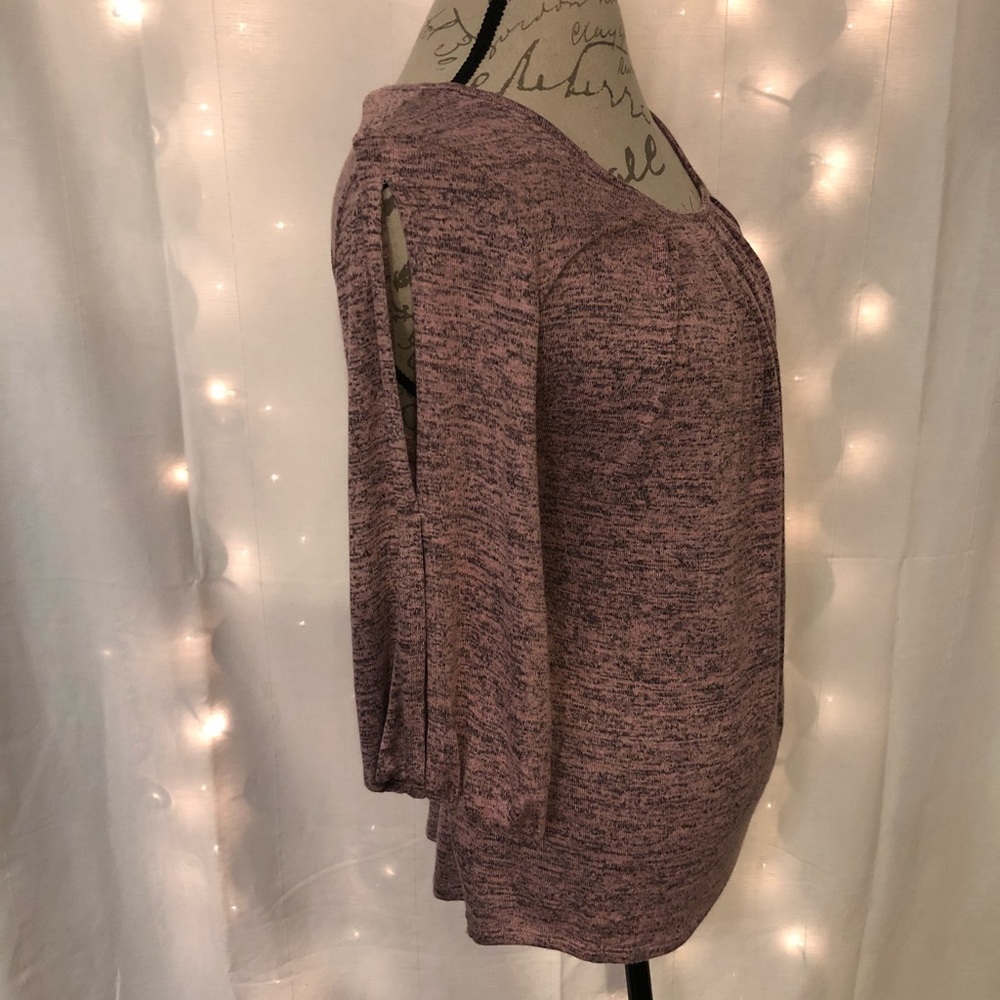 2[Naif] Knitted Pink & Black double cold shoulder - Picture 3 of 7